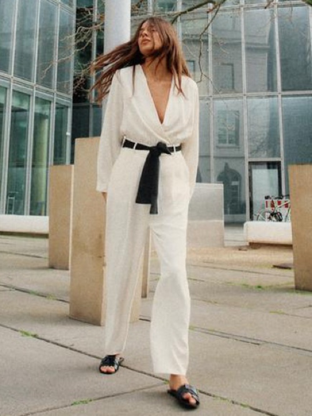 NWT Zara White JUMPSUIT WITH MATCHING BELT. Size Medium